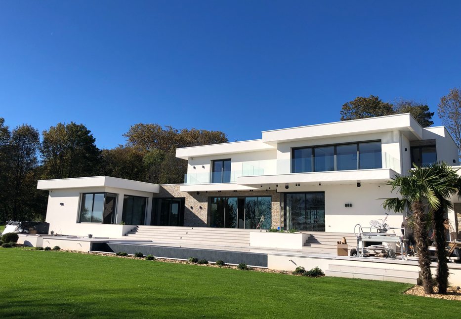 Villa T